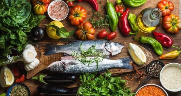 Fish and vegetables are mainstays in the Mediterranean diet for weight loss. 